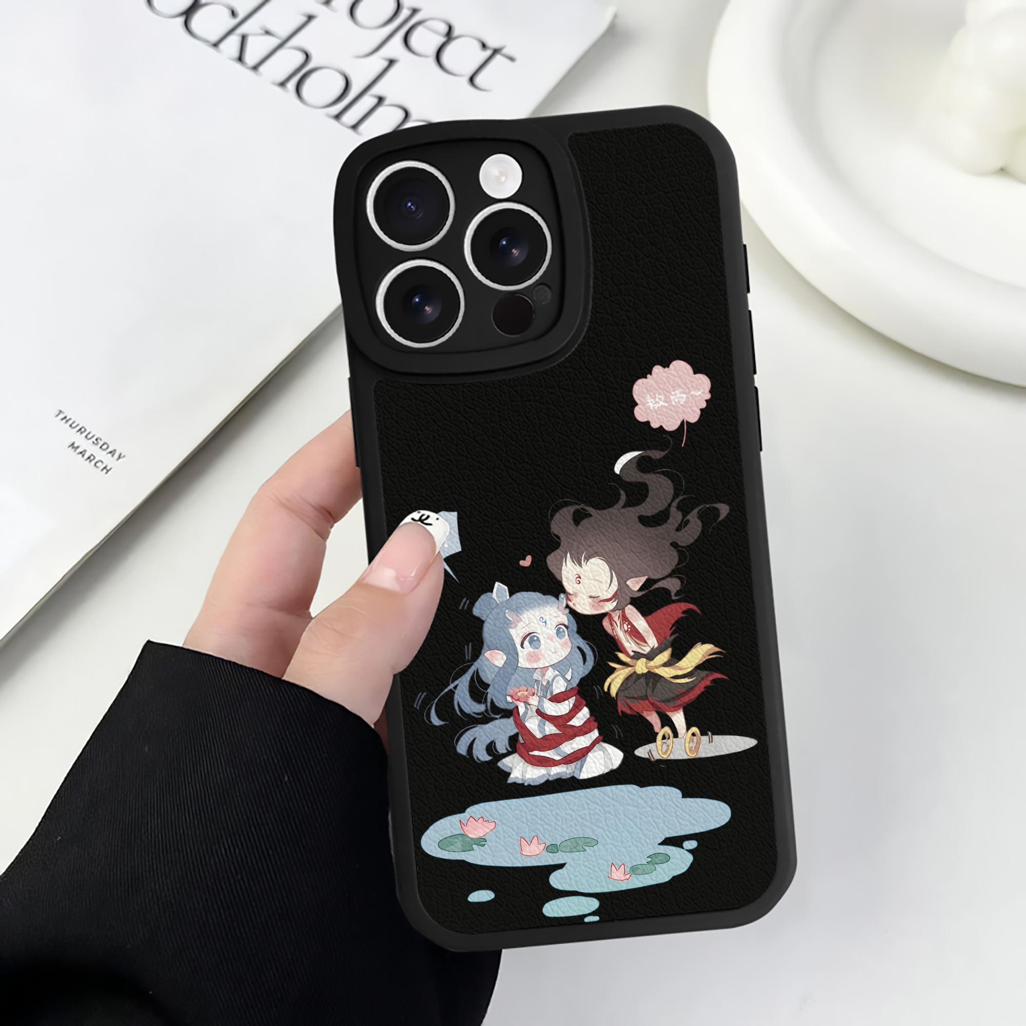 （画像用） Ne Zha 2 ナタ 魔童の大暴れ 【iPhone 16シリーズ対応】シリコンスマホケース（レザー調） 材質：シリコン